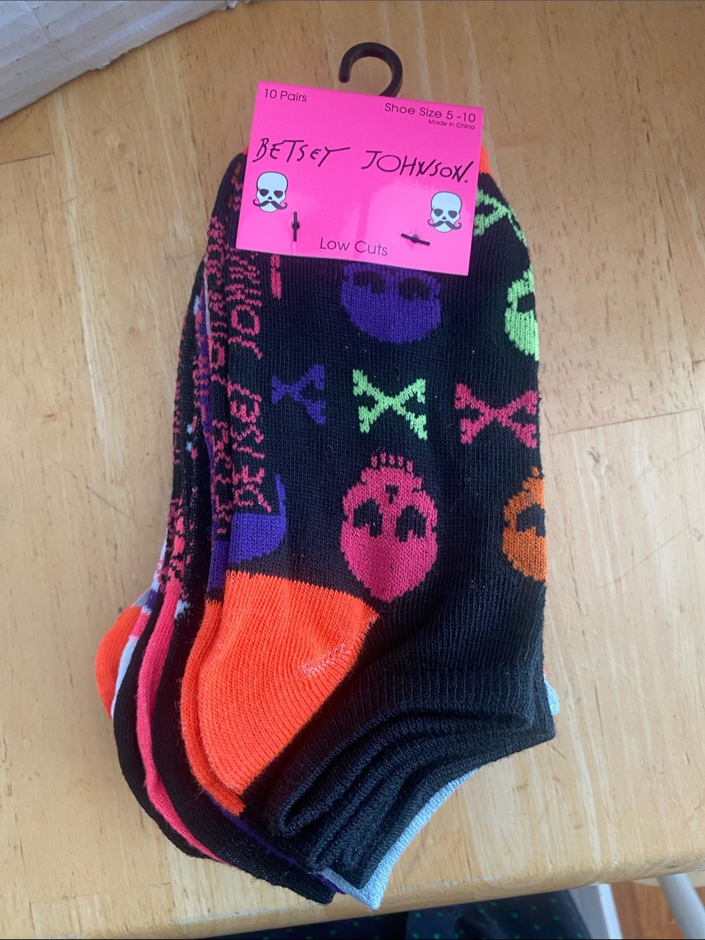 Betsey Johnson set of 10 pair Low cut socks. Skulls & solid colors. NWT